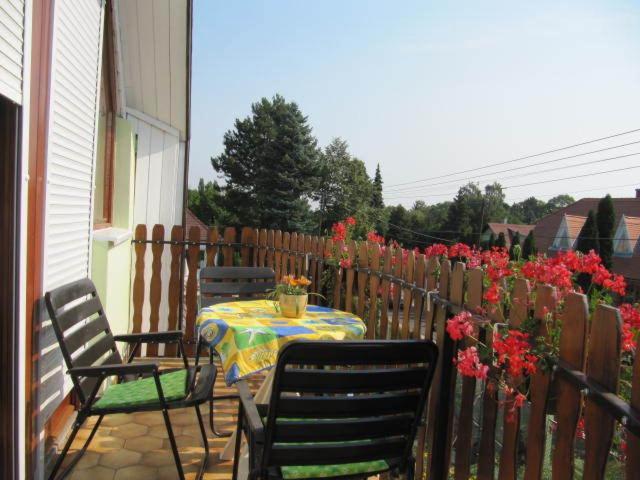 Andrea Apartmanház Balatongyörök Habitación foto